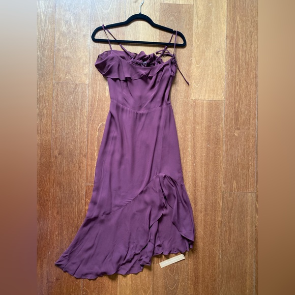 Reformation Liana asymmetrical dress in prune. Size 0 - Picture 5 of 8